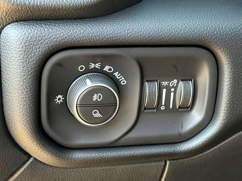 New 2026 RAM 3500 Laramie AWD/4WD image 22