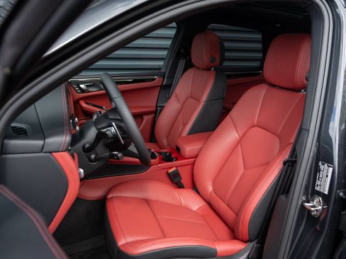 New 2026 Porsche Macan S AWD/4WD image 5
