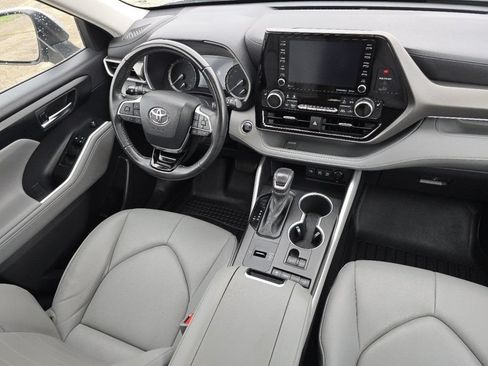 Used 2021 Toyota Highlander XLE FWD image 29