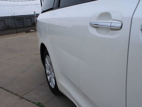 Used 2013 Toyota Sienna Limited image 37