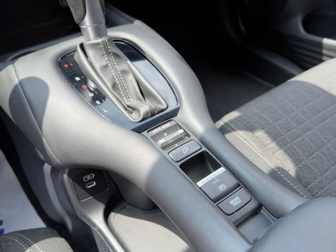 Certified 2024 Honda HR-V LX image 17