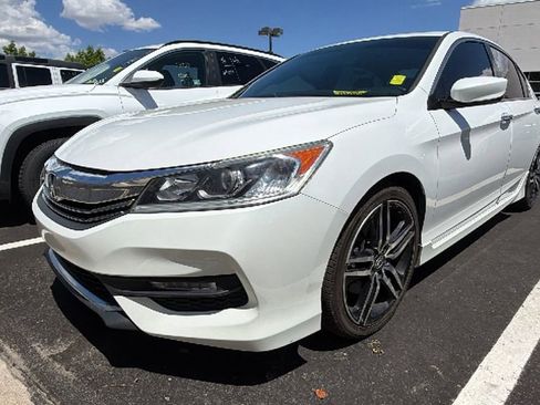Used 2017 Honda Accord Sport image 4