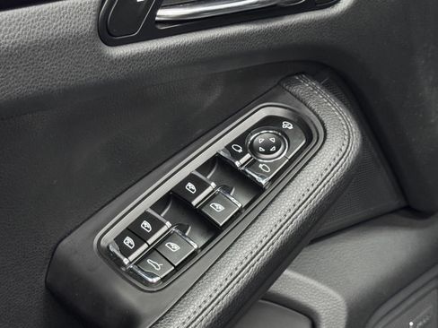Used 2024 Porsche Macan AWD/4WD image 20