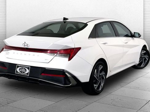 Used 2025 Hyundai Elantra Limited FWD image 13