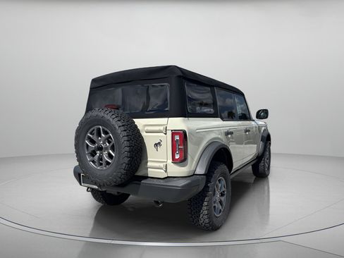 New 2025 Ford Bronco Badlands image 3