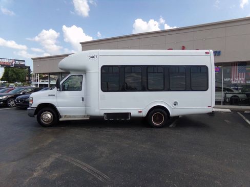 Used 2011 Ford E-350 and Econoline 350 Super Duty w/ Shuttle Bus Prep Pkg RWD image 2