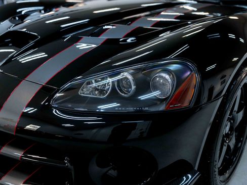 Used 2010 Dodge Viper ACR image 12
