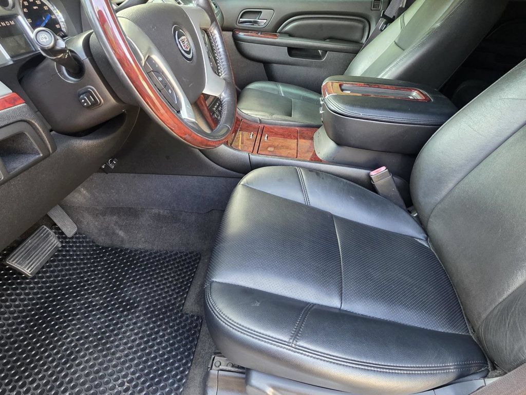 Used 2014 Cadillac Escalade Luxury RWD image 6