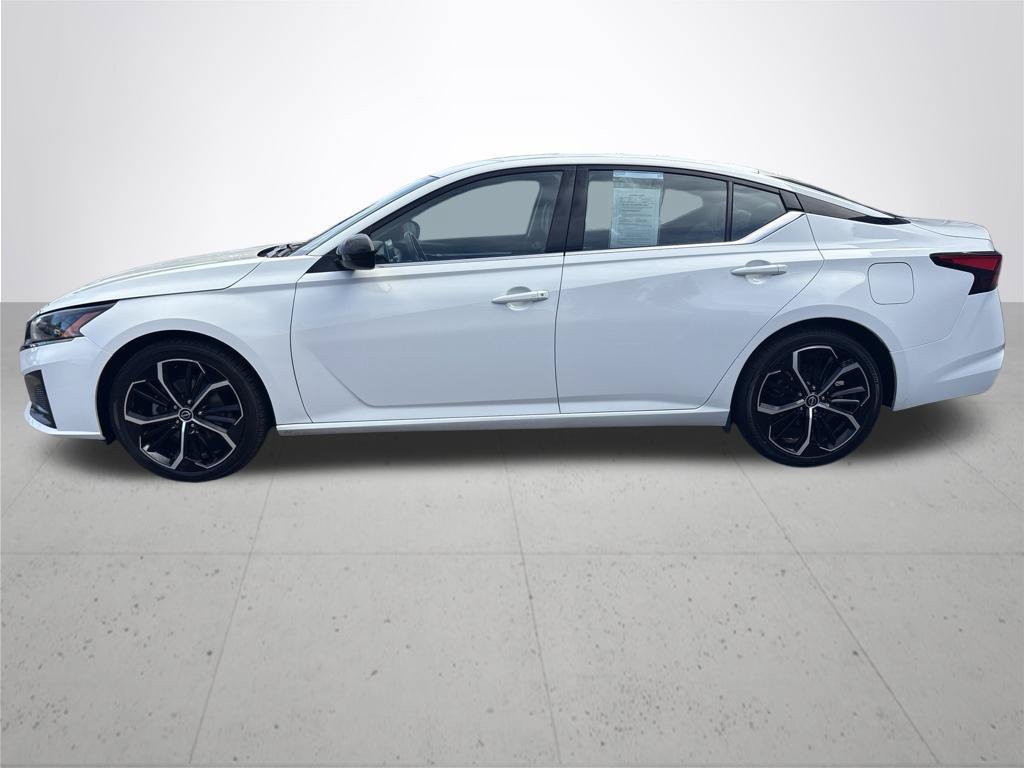 Used 2024 Nissan Altima 2.5 SR FWD image 11