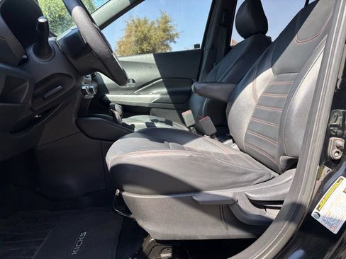 Used 2019 Nissan Kicks SR w/ SR Premium Package FWD image 9