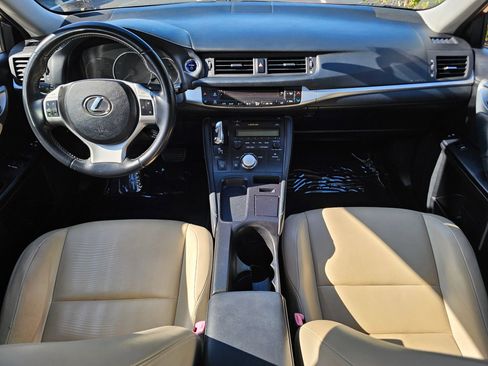 Used 2011 Lexus CT 200h FWD image 9
