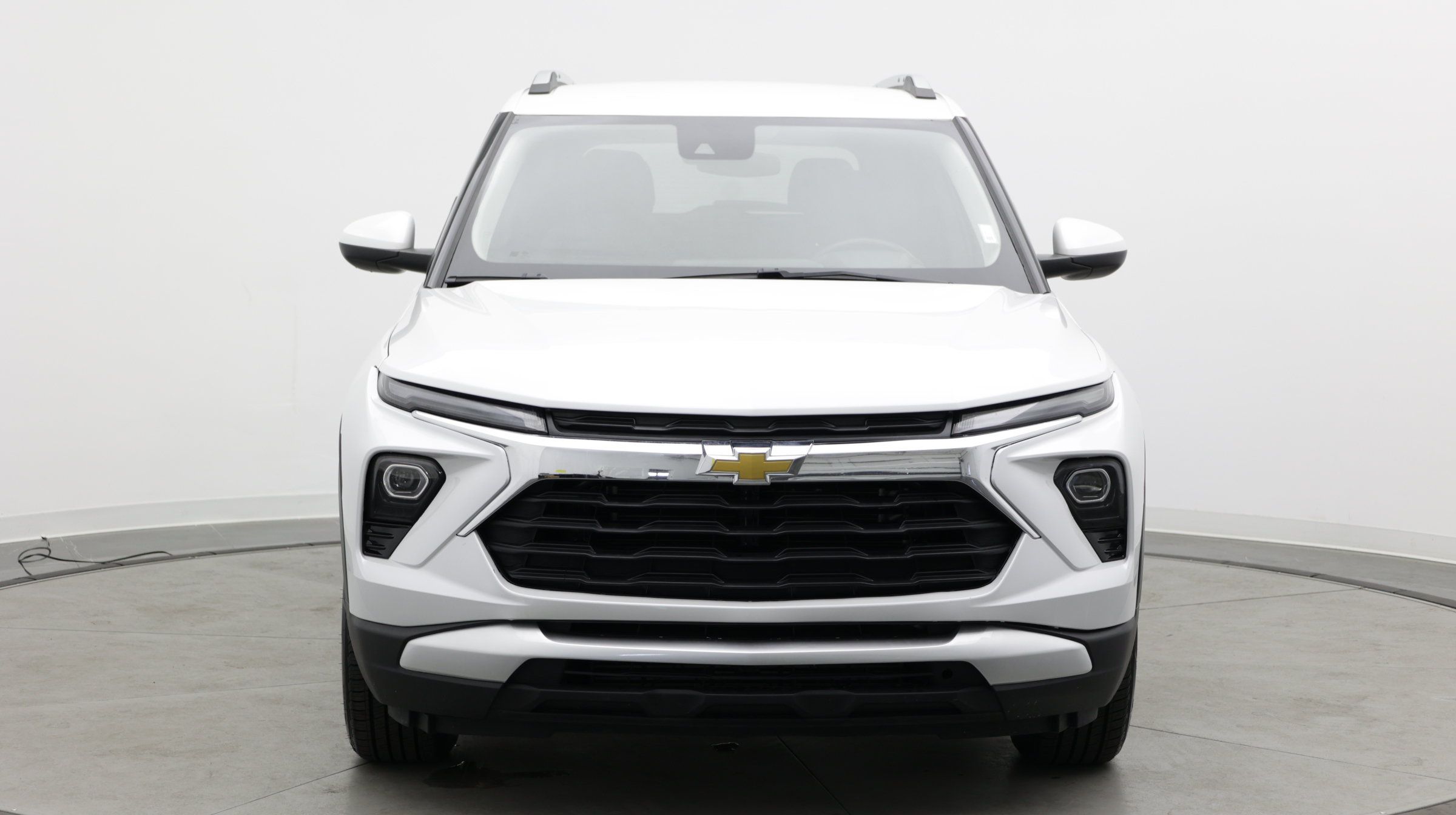 Used 2024 Chevrolet TrailBlazer LT w/ LT Cold Weather Package FWD image 2
