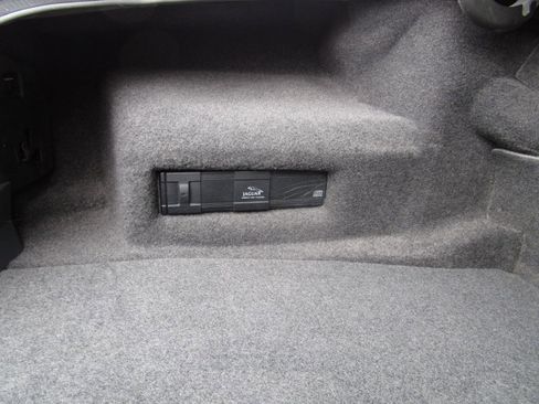 Used 2001 Jaguar XJ8 image 19