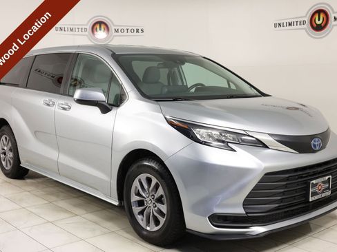 Used 2022 Toyota Sienna LE FWD image 32