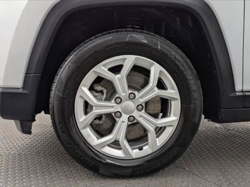 Used 2024 Jeep Compass Latitude AWD/4WD image 30