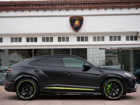 Used 2022 Lamborghini Urus image 2