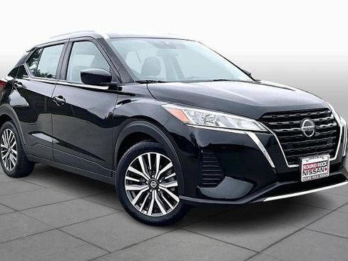 Certified 2021 Nissan Kicks SV image 2