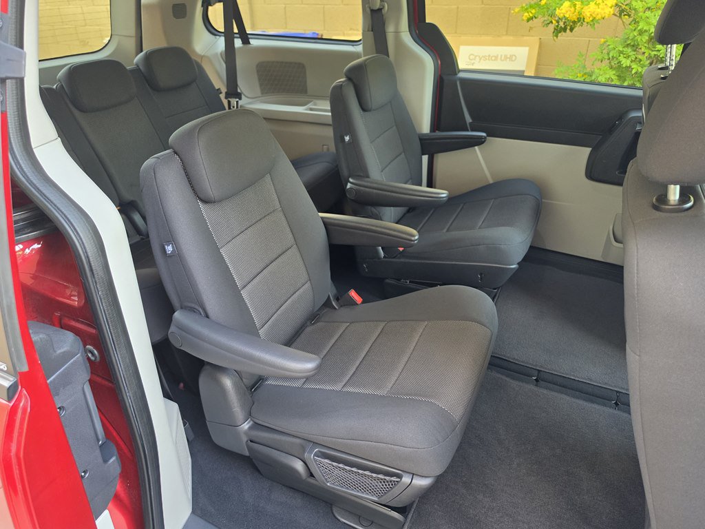 Used 2009 Dodge Grand Caravan SXT w/ Entertainment Group 2 FWD image 29
