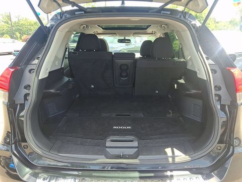 Used 2017 Nissan Rogue SV w/ Sun & Sound Touring Package AWD/4WD image 28