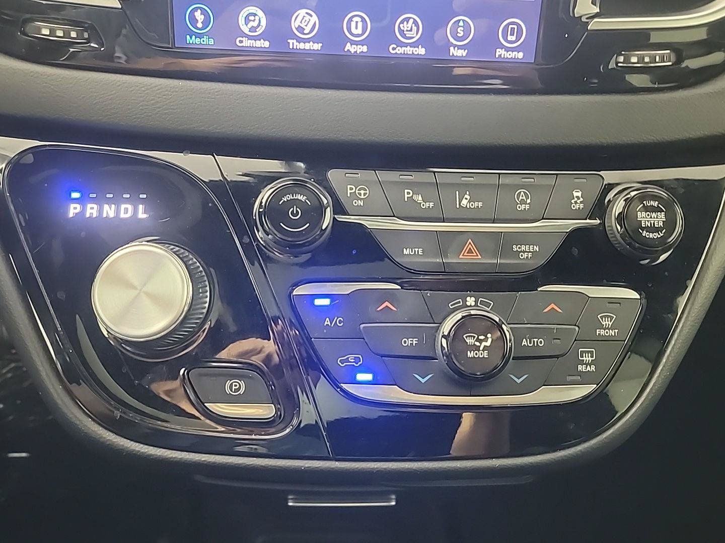 Used 2019 Chrysler Pacifica Touring-L Plus w/ Advanced Safetytec Group FWD image 35