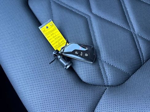 Certified 2025 Volkswagen Atlas SE image 38