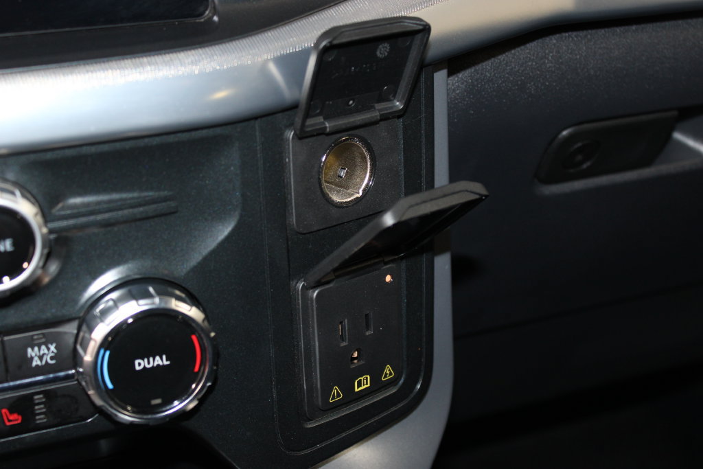 Used 2025 Ford F150 Lariat w/ Equipment Group 502A High AWD/4WD image 43