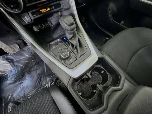 Used 2022 Toyota RAV4 LE AWD/4WD image 21