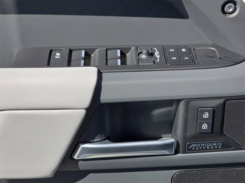 New 2025 Land Rover Defender 130 X-Dynamic SE image 29