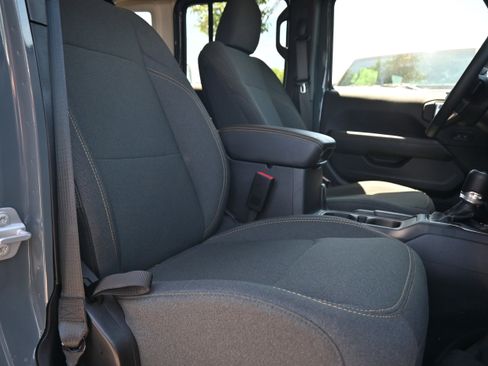 Used 2025 Jeep Wrangler Unlimited Sahara w/ Safety Group AWD/4WD image 32