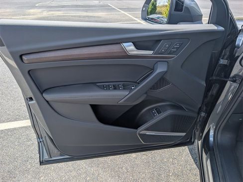 Used 2024 Audi Q5 e Premium Plus image 12