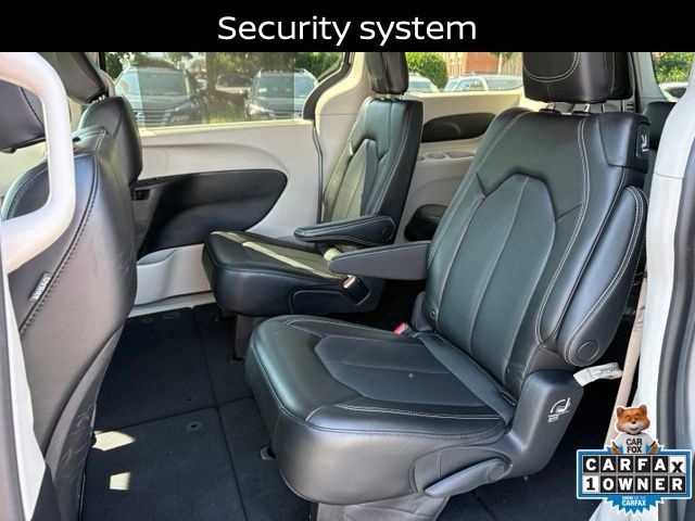 Used 2023 Chrysler Pacifica Touring-L AWD/4WD image 26