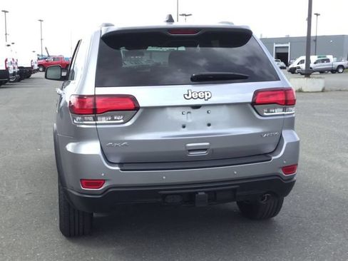 Used 2020 Jeep Grand Cherokee Laredo AWD/4WD image 7