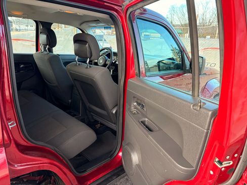 Used 2012 Jeep Liberty Sport w/ Driver Convenience Group AWD/4WD image 68