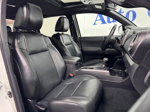 Used 2021 Toyota Tacoma TRD Sport image 13