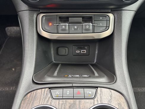 Used 2022 GMC Acadia Denali image 33