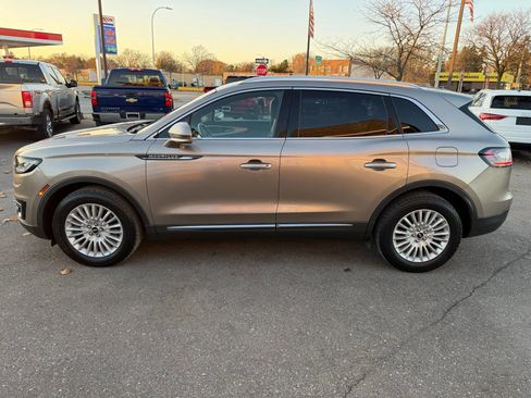 Used 2019 Lincoln Nautilus FWD image 2