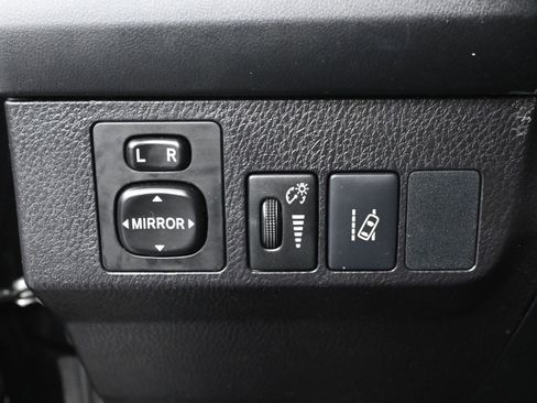 Used 2017 Toyota RAV4 LE image 12