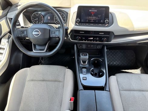 Used 2025 Nissan Rogue SV FWD image 12