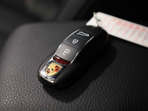 Certified 2025 Porsche Macan image 43