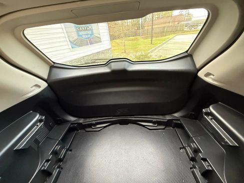 Used 2018 Nissan Rogue SV image 15