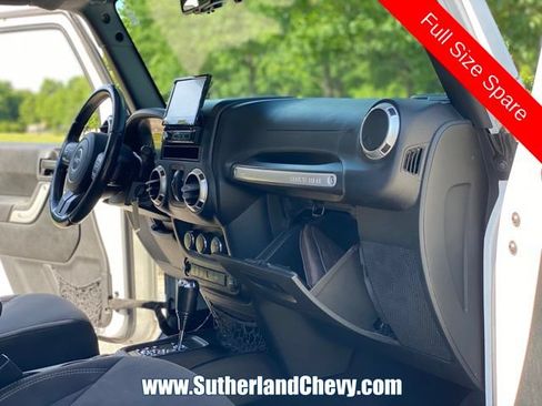 Used 2016 Jeep Wrangler Unlimited Sahara AWD/4WD image 17