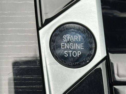 Used 2025 BMW X7 xDrive40i w/ Executive Package image 30