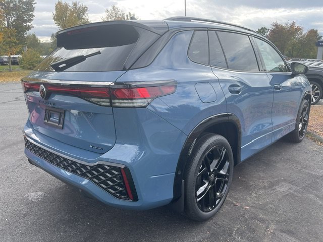 New 2026 Volkswagen Tiguan SE R-Line AWD/4WD image 3