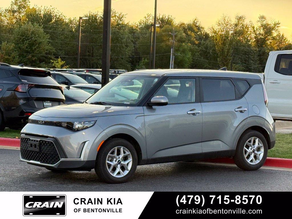 Used 2025 Kia Soul LX w/ LX Technology Package FWD image 3