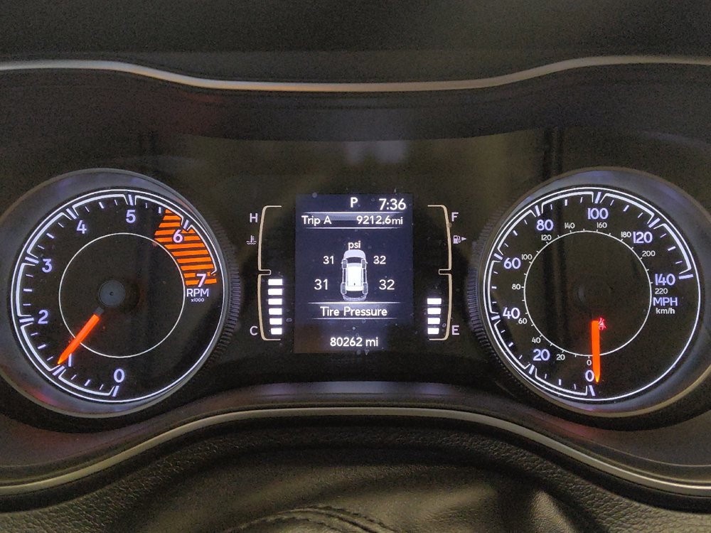 Used 2019 Jeep Cherokee Latitude Plus w/ Cold Weather Group FWD image 23
