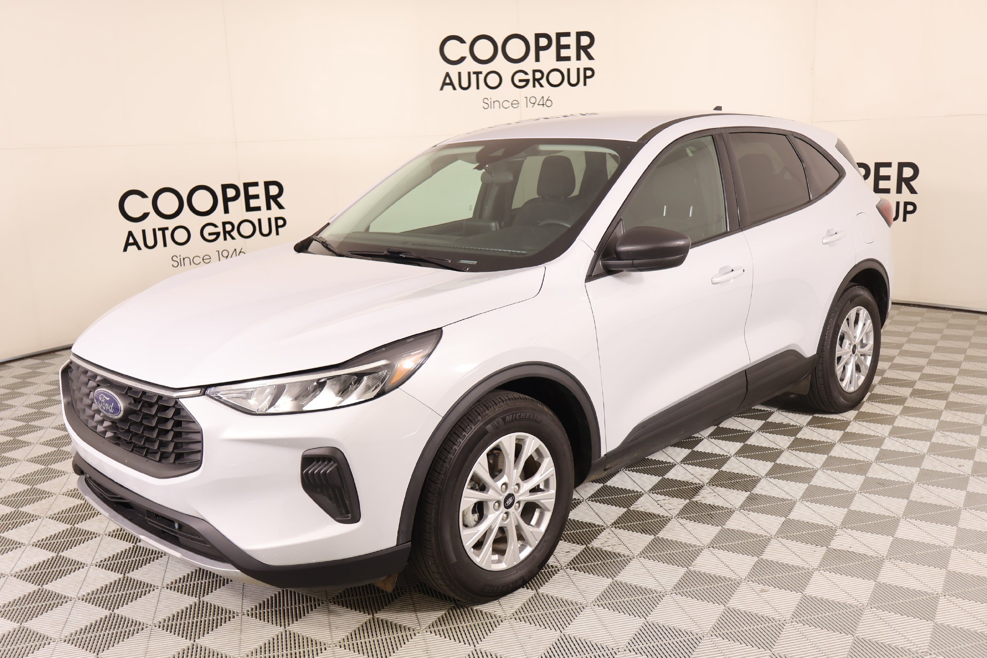 Used 2025 Ford Escape Active w/ Cold Weather Package FWD image 10