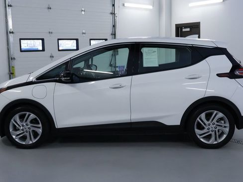 Used 2022 Chevrolet Bolt LT w/ Driver Confidence Package image 4