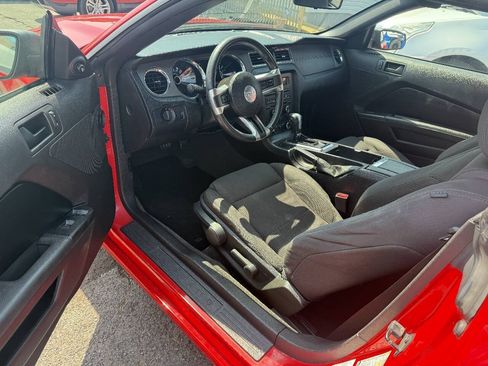 Used 2013 Ford Mustang Convertible RWD image 2