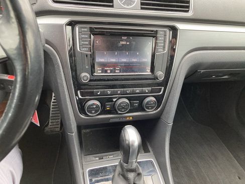 Used 2017 Volkswagen Passat 1.8T R-Line image 10