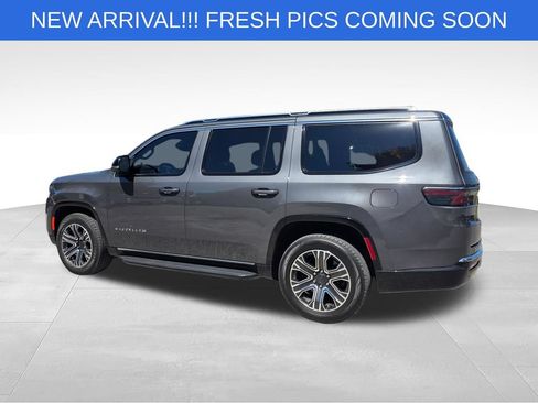 Used 2023 Jeep Wagoneer Series II RWD image 4